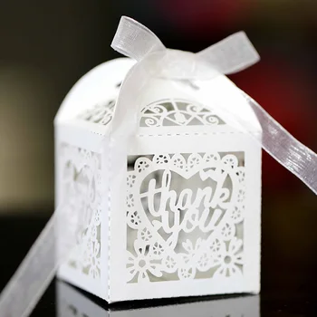 50 шт., кружевная коробка конфет с сердечками, вырезанная лазером, Свадебная карета, Подарочные коробки с лентой, Подарки на День рождения, Благодарность, Помолвка, принадлежности для вечеринок