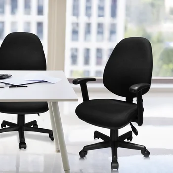 Черное офисное кресло с мягкой накладкой и 2d-подлокотником, функция наклона до 135 °, 2D-подлокотник, регулируемая высота.